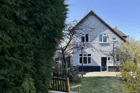 4 bedroom detached house to rent, 11 Hadzor Road, Oldbury, B68 9LA