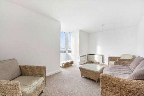 2 bedroom flat to rent, Bramlands Close, London SW11