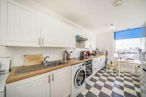 2 bedroom flat to rent, Bramlands Close, London SW11