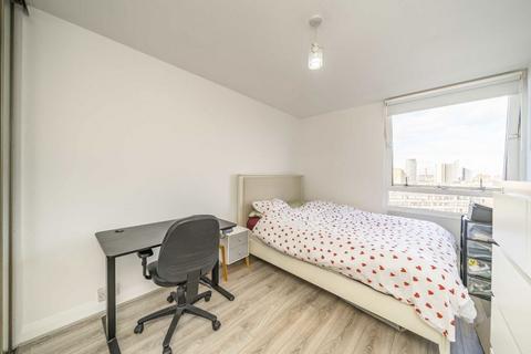 2 bedroom flat to rent, Bramlands Close, London SW11