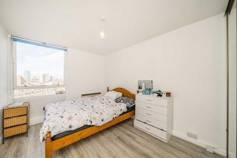 2 bedroom flat to rent, Bramlands Close, London SW11