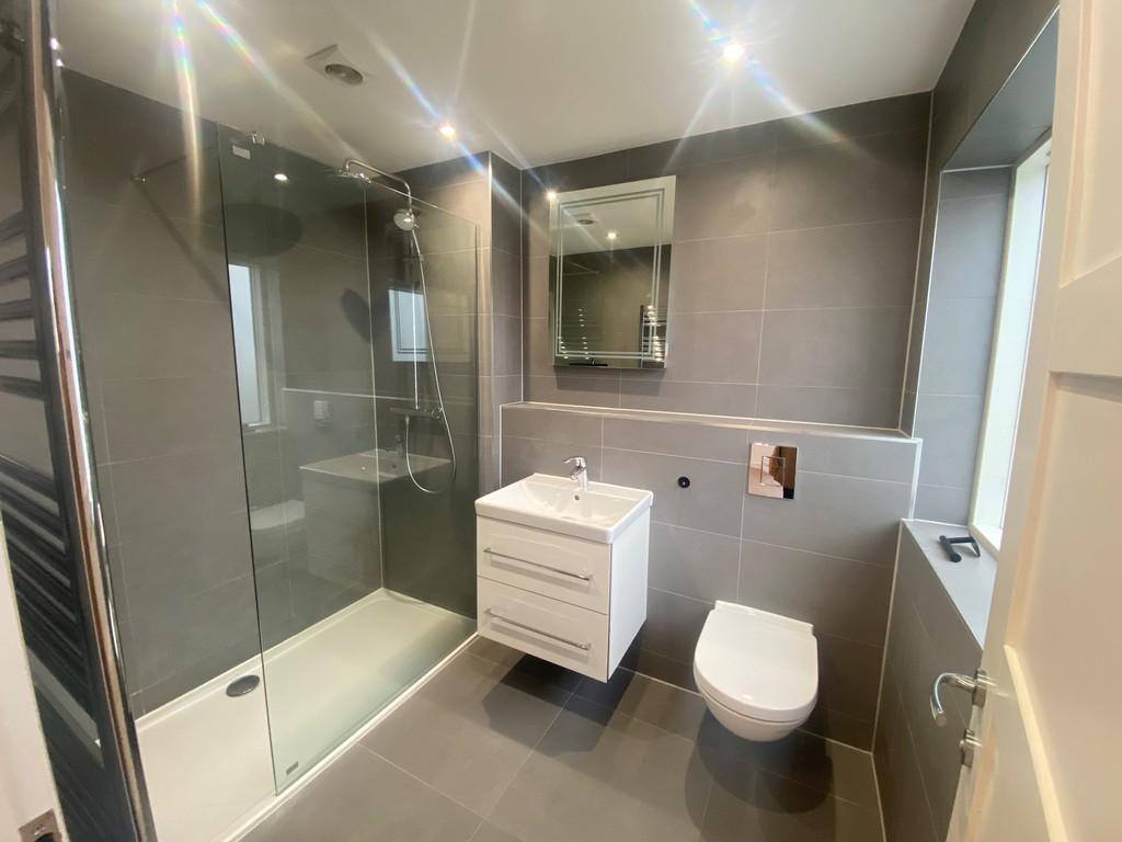 Bedroom 2 ensuite