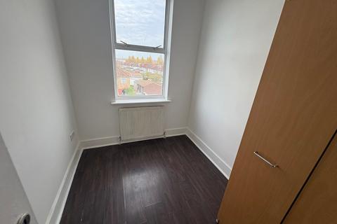 1 bedroom apartment to rent, Allenby Road, Southall