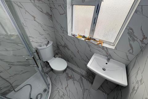 1 bedroom apartment to rent, Allenby Road, Southall