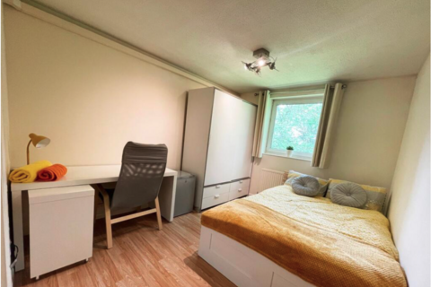1 bedroom house of multiple occupation to rent, Geddington Road, Corby, NN18