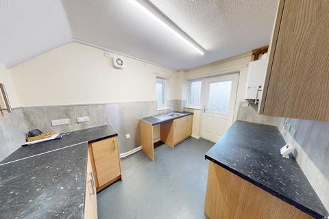 3 bedroom semi-detached house to rent, Sheldrake Avenue BD8