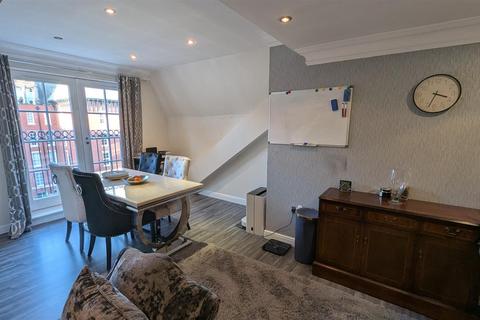 2 bedroom flat to rent, Marine Gate Mansions, Southport PR9