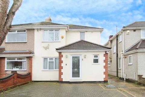 3 bedroom semi-detached house to rent, Ambleside Avenue, Hornchurch, RM12