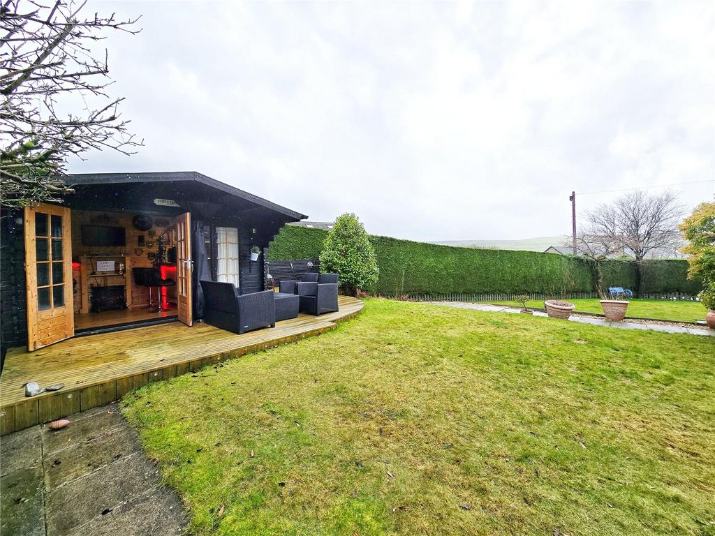 Garden &amp; Summerhouse