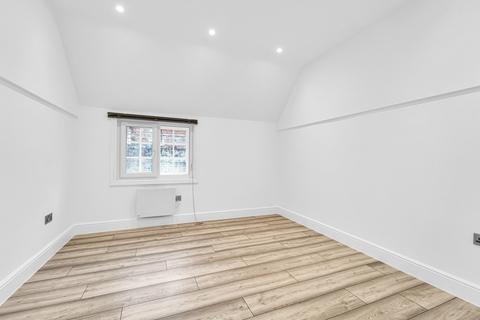 1 bedroom flat to rent, Church Street, Surrey, KT12