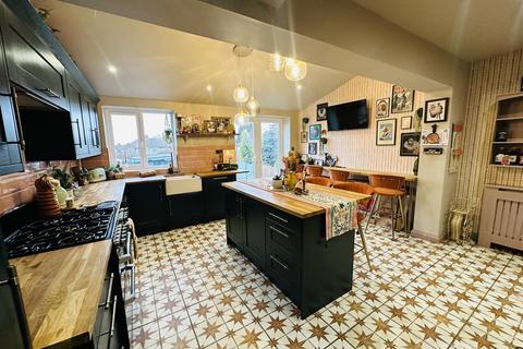 Forknell Avenue, Coventry * FOUR BEDROOMS / MASTER EN-SUITE