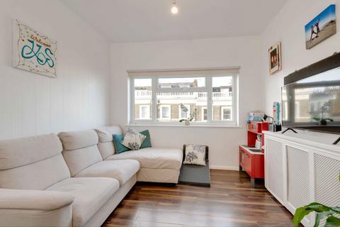 3 bedroom flat to rent, Campden Hill Gardens, London W8