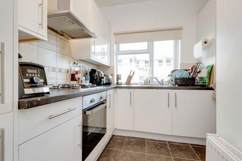 3 bedroom flat to rent, Campden Hill Gardens, London W8