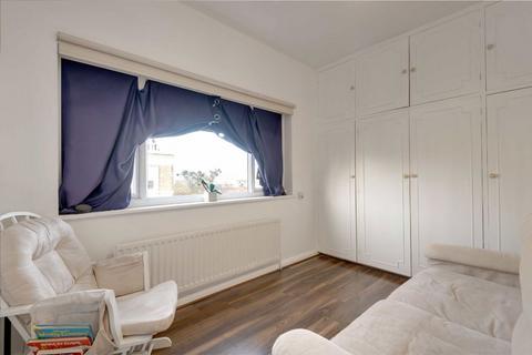 3 bedroom flat to rent, Campden Hill Gardens, London W8