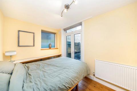 2 bedroom flat to rent, Jerningham Road, London SE14