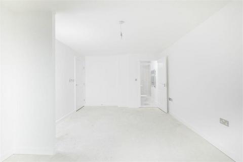 3 bedroom flat to rent, Waterside Way, London N17