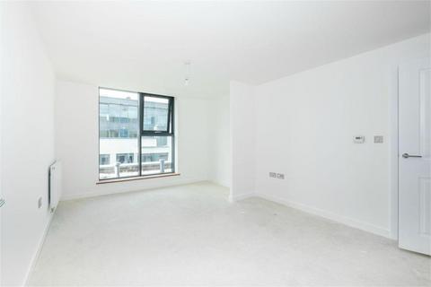 3 bedroom flat to rent, Waterside Way, London N17