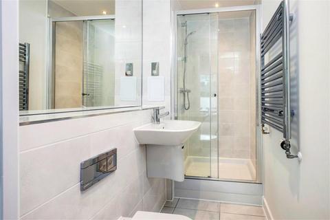 3 bedroom flat to rent, Waterside Way, London N17