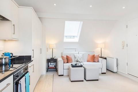 Studio to rent, Mount Street, Mayfair, London
