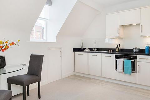 Studio to rent, Mount Street, Mayfair, London