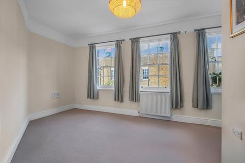 1 bedroom flat to rent, Walcot Square, London