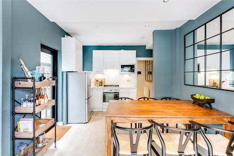 2 bedroom flat to rent, Bronsart Road, Fulham, London