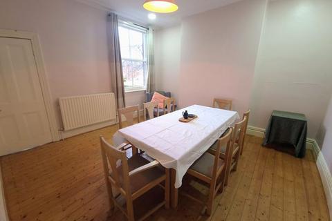 4 bedroom semi-detached house for sale, Stanmore Road, Leeds