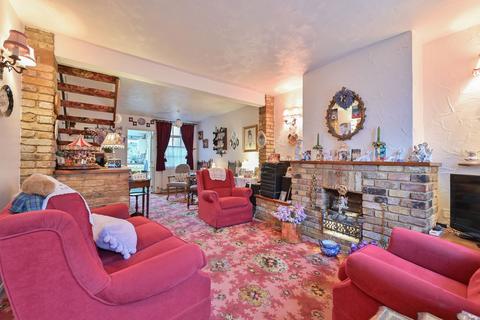 2 bedroom terraced house for sale, Park Road, Bushey, WD23