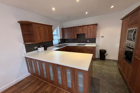 4 bedroom detached house to rent, Canons Drive, EDGWARE, Middlesex, HA8 7RB