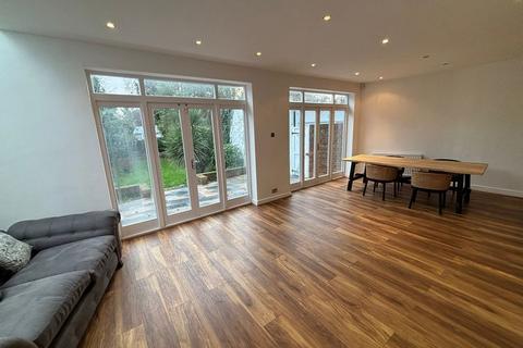 4 bedroom detached house to rent, Canons Drive, EDGWARE, Middlesex, HA8 7RB