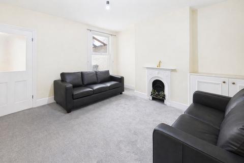 3 bedroom terraced house to rent, Heaton Road, Canterbury