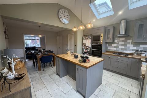 2 bedroom semi-detached house for sale, Blackhalve Lane, Wednesfield, Wolverhampton