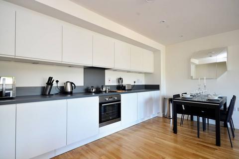 2 bedroom flat to rent, Battersea Park Road, Battersea Park, London, SW11