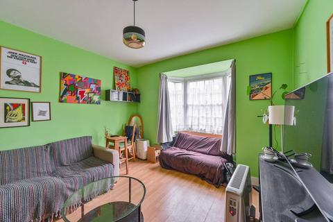 2 bedroom flat to rent, Albion Avenue, Nine Elms, London, SW8