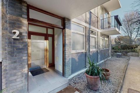 1 bedroom flat for sale, Avenue Road, London