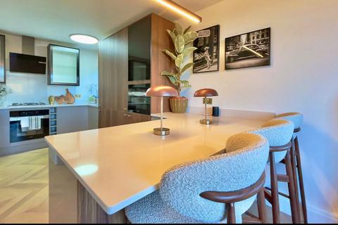 1 bedroom flat for sale, Avenue Road, London