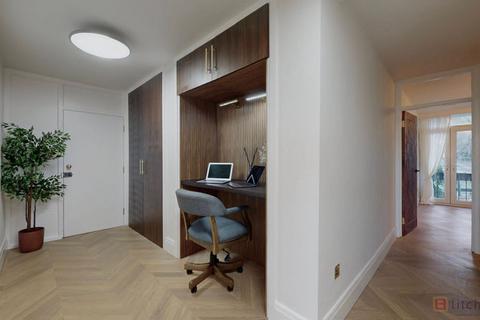1 bedroom flat for sale, Avenue Road, London