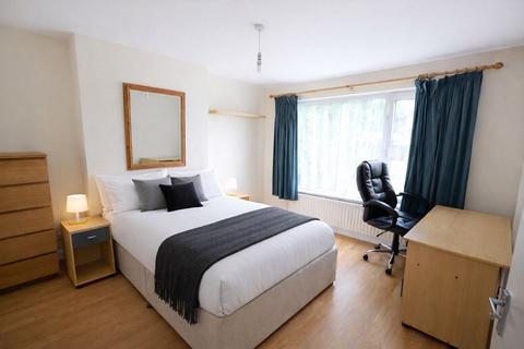 4 bedroom semi-detached house to rent, Shaftesbury Road, Canterbury CT2