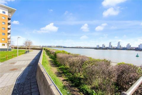 2 bedroom flat to rent, Felixstowe Court, London E16
