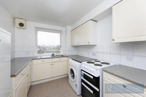 2 bedroom flat to rent, Felixstowe Court, London E16