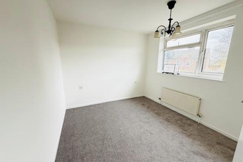 2 bedroom terraced house to rent, 9 Staunton Court, Lincoln