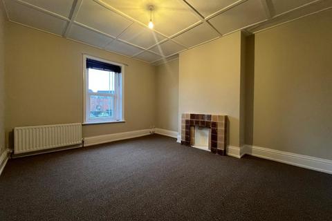 3 bedroom flat to rent, Croxdale Terrace, Gateshead NE10