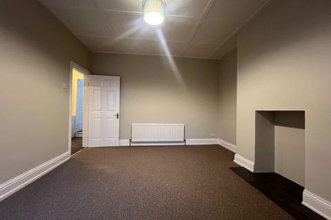 3 bedroom flat to rent, Croxdale Terrace, Gateshead NE10