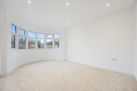 4 bedroom semi-detached house for sale, Elm Close, North Harrow