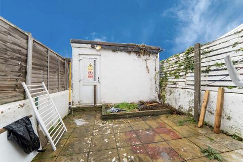 3 bedroom terraced house to rent, Kent Road, Grays, RM17