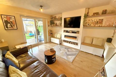 2 bedroom terraced house for sale, Readers Close, Dunstable