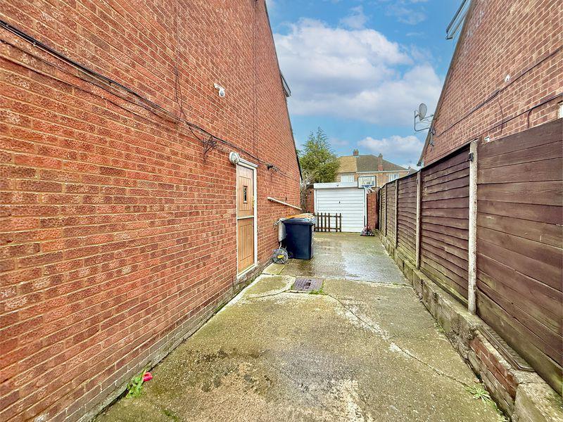 Garage/Driveway
