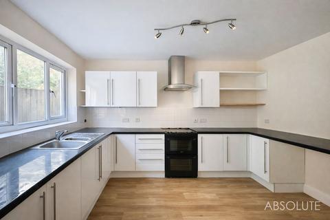 3 bedroom end of terrace house to rent, St. Peters Close, Torquay, TQ2