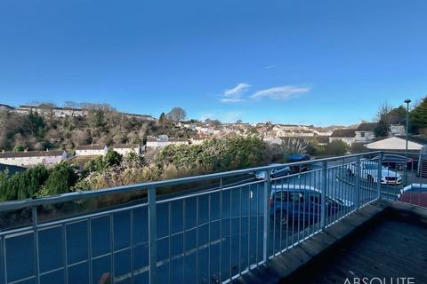 3 bedroom end of terrace house to rent, St. Peters Close, Torquay, TQ2