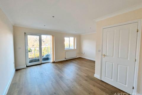 3 bedroom end of terrace house to rent, St. Peters Close, Torquay, TQ2